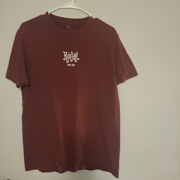 Rip Curl Men's Burgundy Tee - Picture 1 of 2